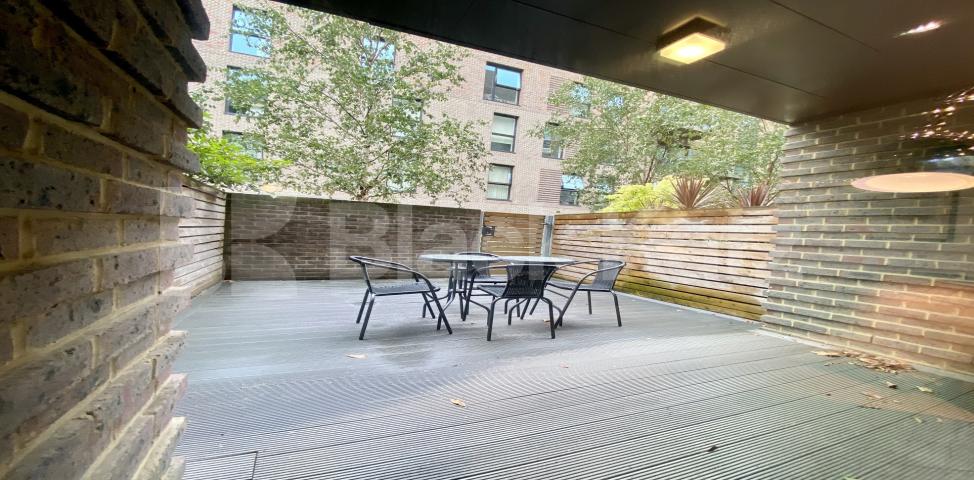 			NEW INSTRUCTION , 3 Bedroom, 1 bath, 1 reception Apartment			 Victory Place Trafalgar Place , Elephant and Castle / Borough 